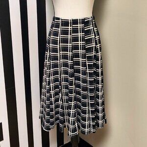 Maria Gabrielle: Black and White Lined Slip-on Skirt Size M